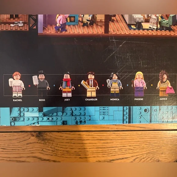 LEGO Friends Apartments Set with Characters - Picture 4 of 7